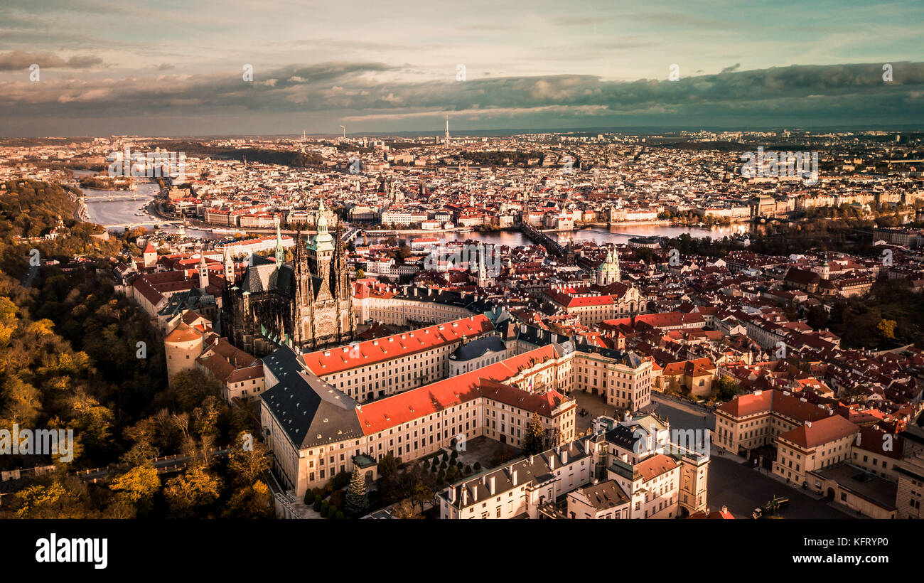 Luftaufnahme von Prag von Petrin Hügel Stockfoto