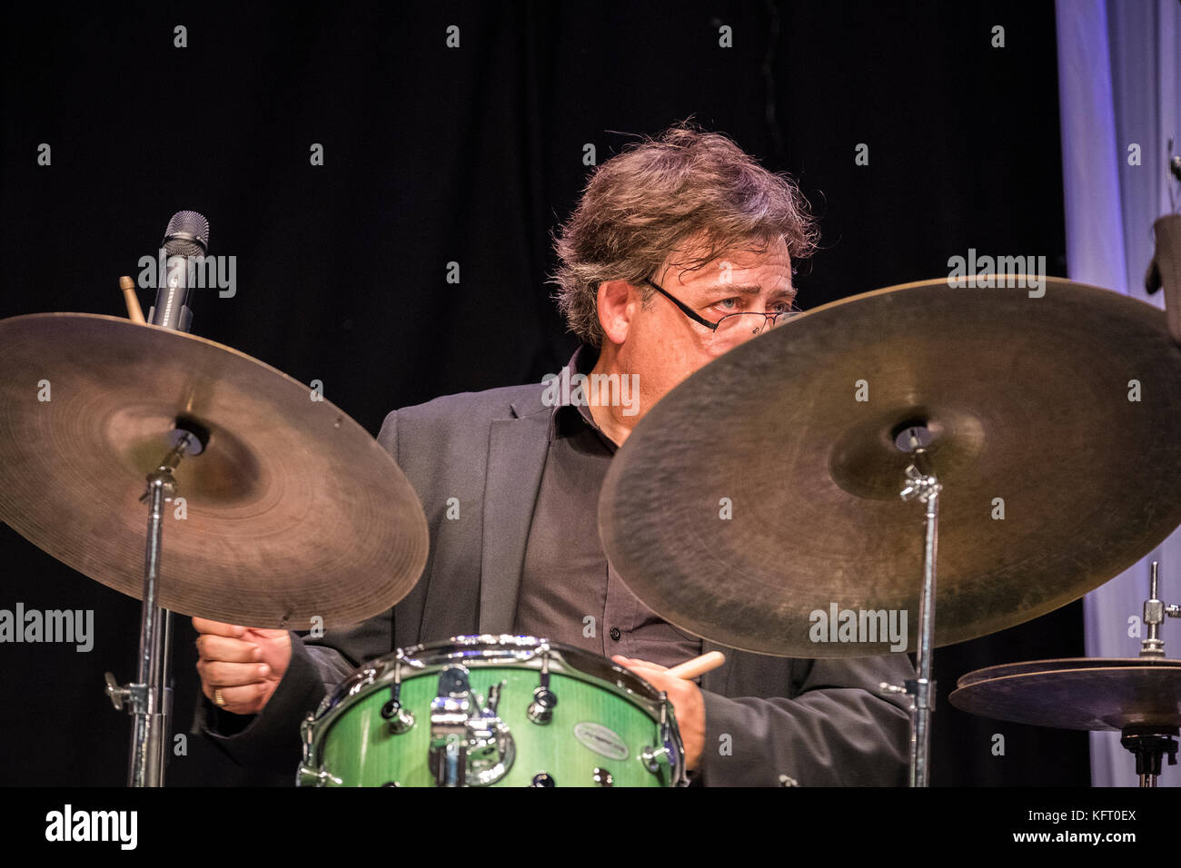 Clark Tracey Schlagzeug mit der Stan Tracey Legacy Band, Scarborough Jazz Festival, 2017 Stockfoto