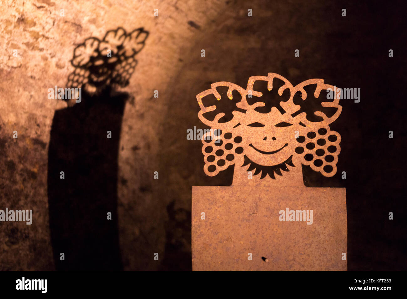 Eine Skulptur von Bacchus, der Gott der Weinlese, Weinbau und Wein, in der loisium in Langenlois, Österreich Stockfoto