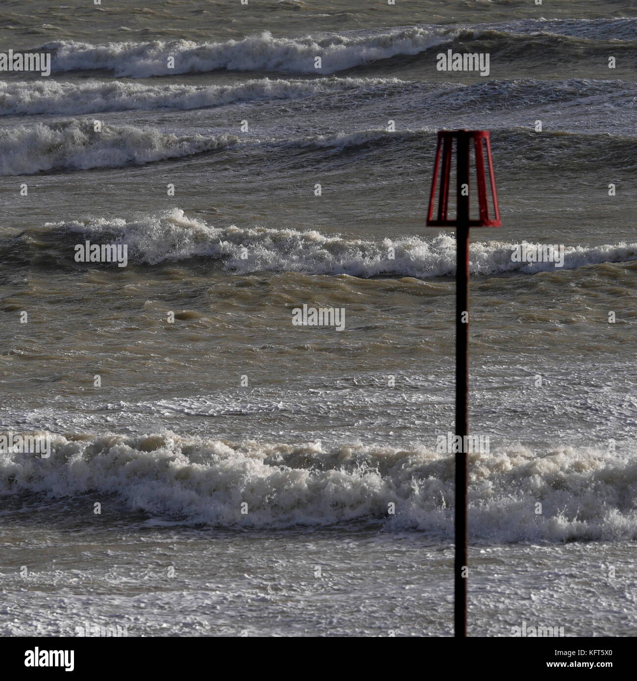 AJAXNETPHOTO. 2017. WORTHING in Sussex, England. - Herbst Stürme - raue See TEIG DER KÜSTE. Foto: Jonathan Eastland/AJAX REF: GX 173110 380 2 Stockfoto