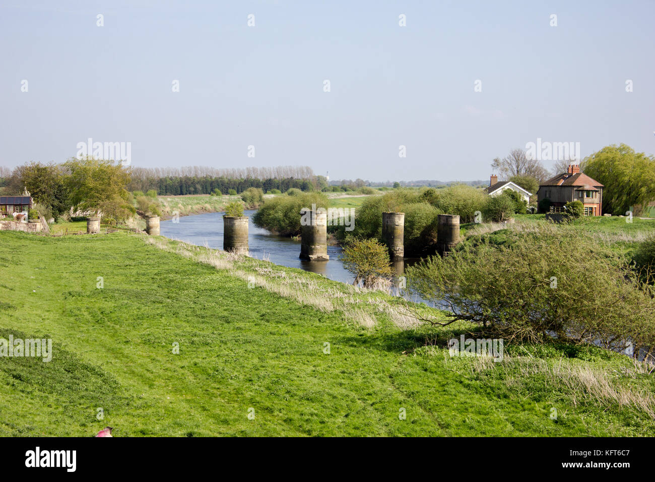 Die Reste der alten Toll Bridge über den Fluss Aire zwischen Carlton & snaith Stockfoto