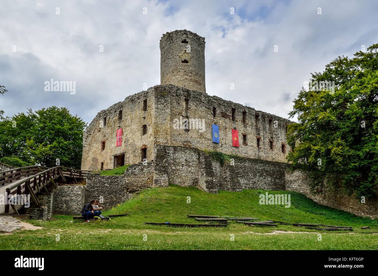 Babice, Polen - 19. August 2017: Schöne alte Burgruine lipowiec in babice, Polen. Stockfoto