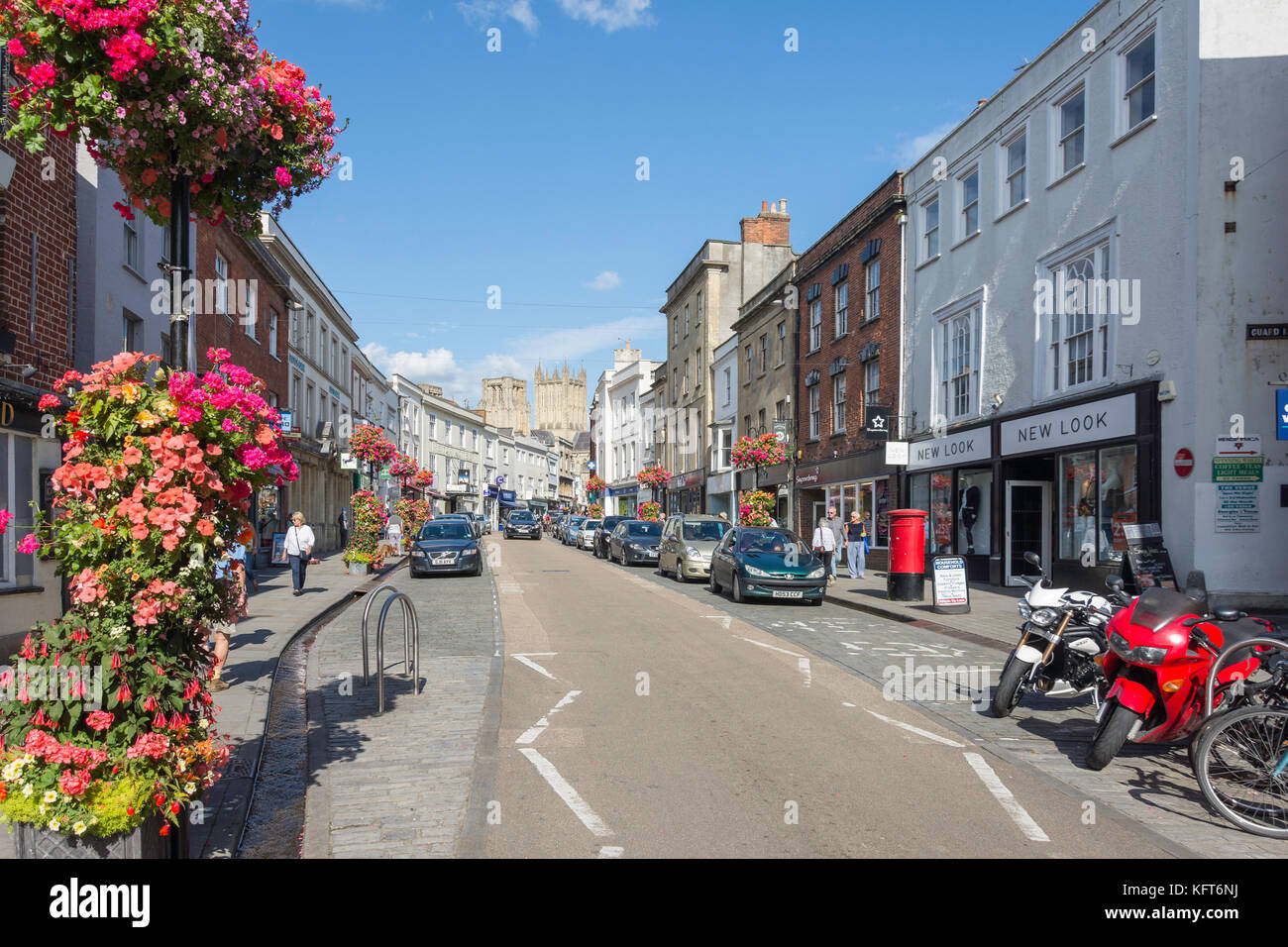 High Street, Wells, Somerset, England, Vereinigtes Königreich Stockfoto