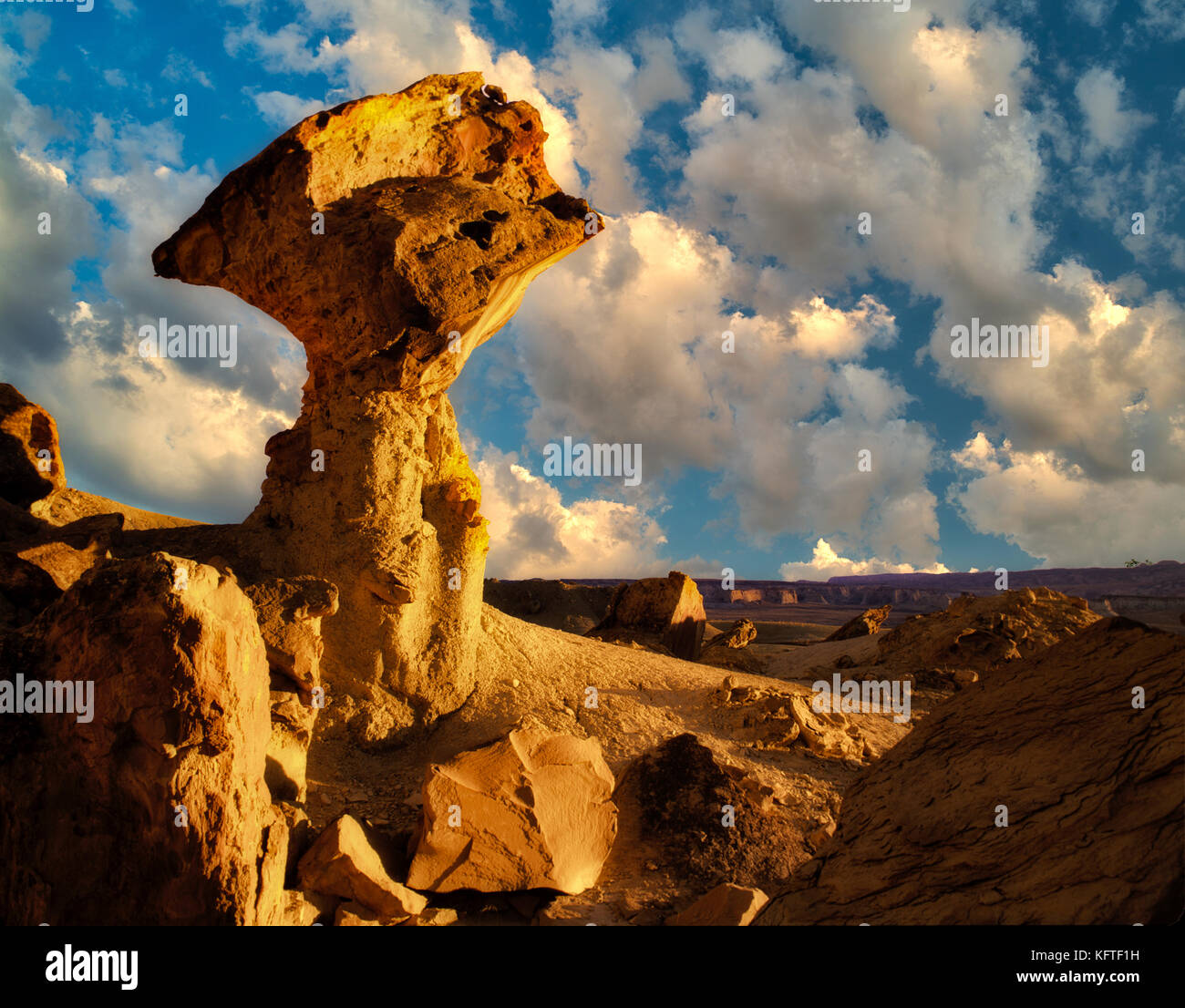 Balancing Rock bei Sonnenuntergang. Glenn Canyon National Recreation Area, Utah Stockfoto