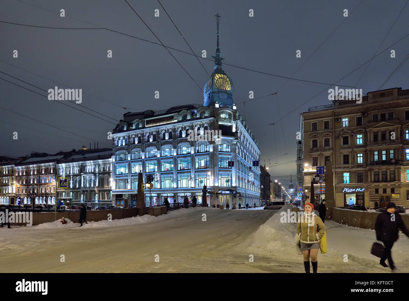 St. Petersburg, Russland - 09. November 2016: Der Sänger Haus an der Moika Damm bei Nacht im Winter Stockfoto