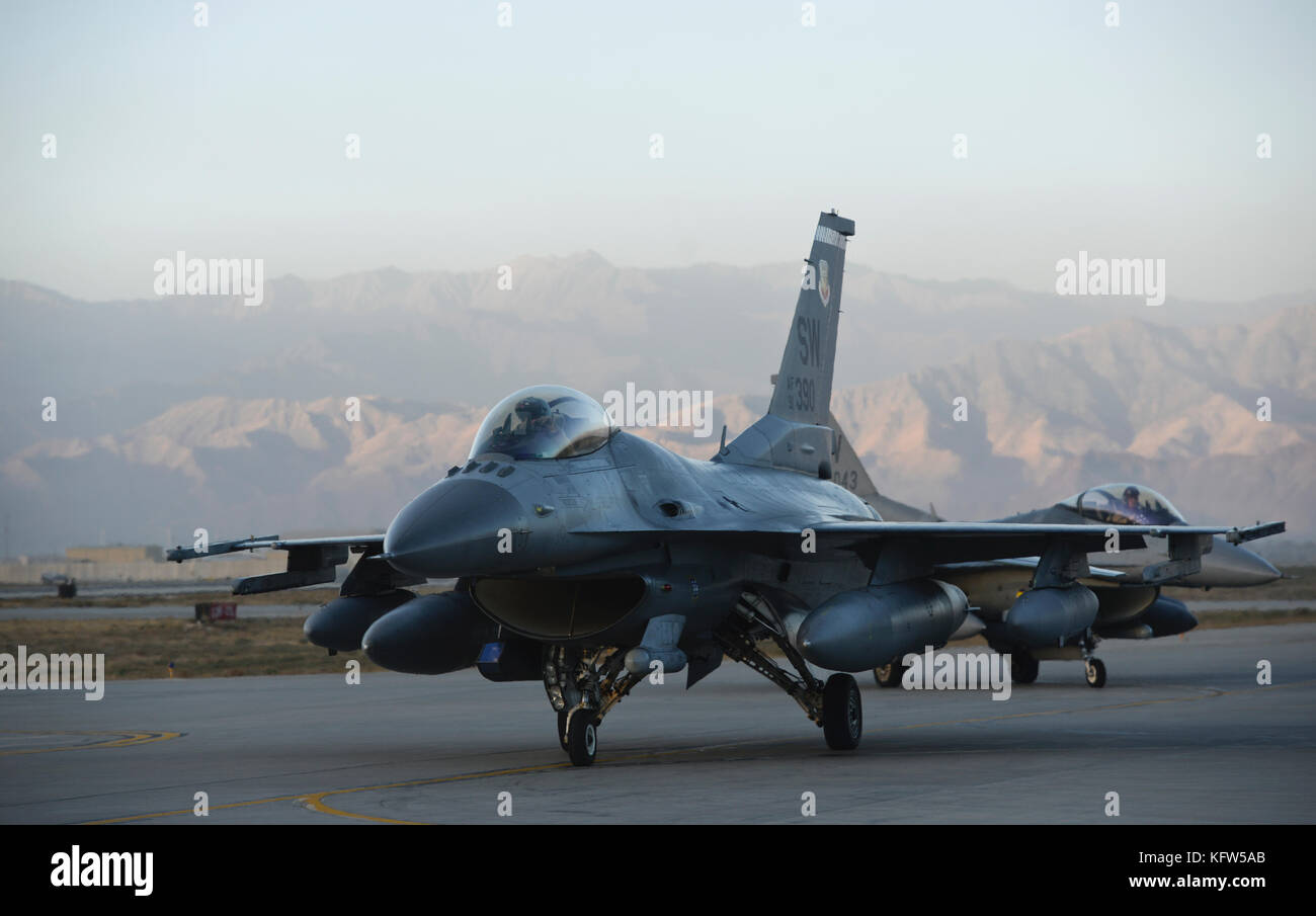 F-16 Fighting Falcon Rollens Stockfoto