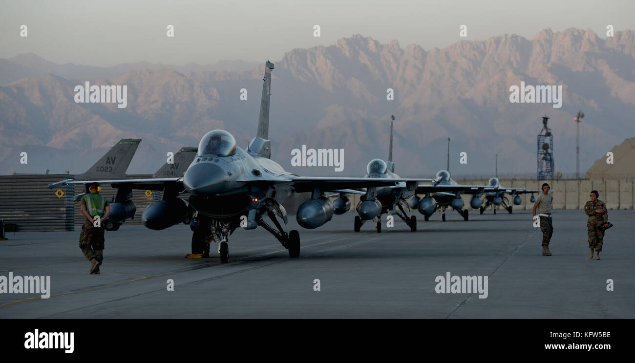 F-16 Fighting Falcon Rollens Stockfoto