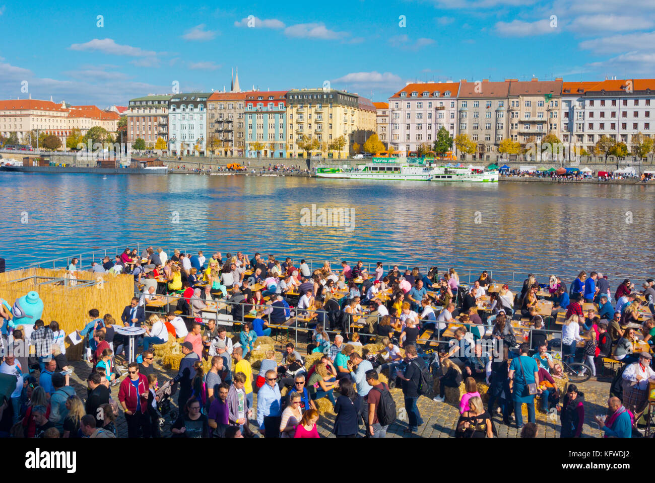 Smichovska naplavka, Riverside Damm für Veranstaltungen, Smichov, Prag, Tschechische Republik Stockfoto
