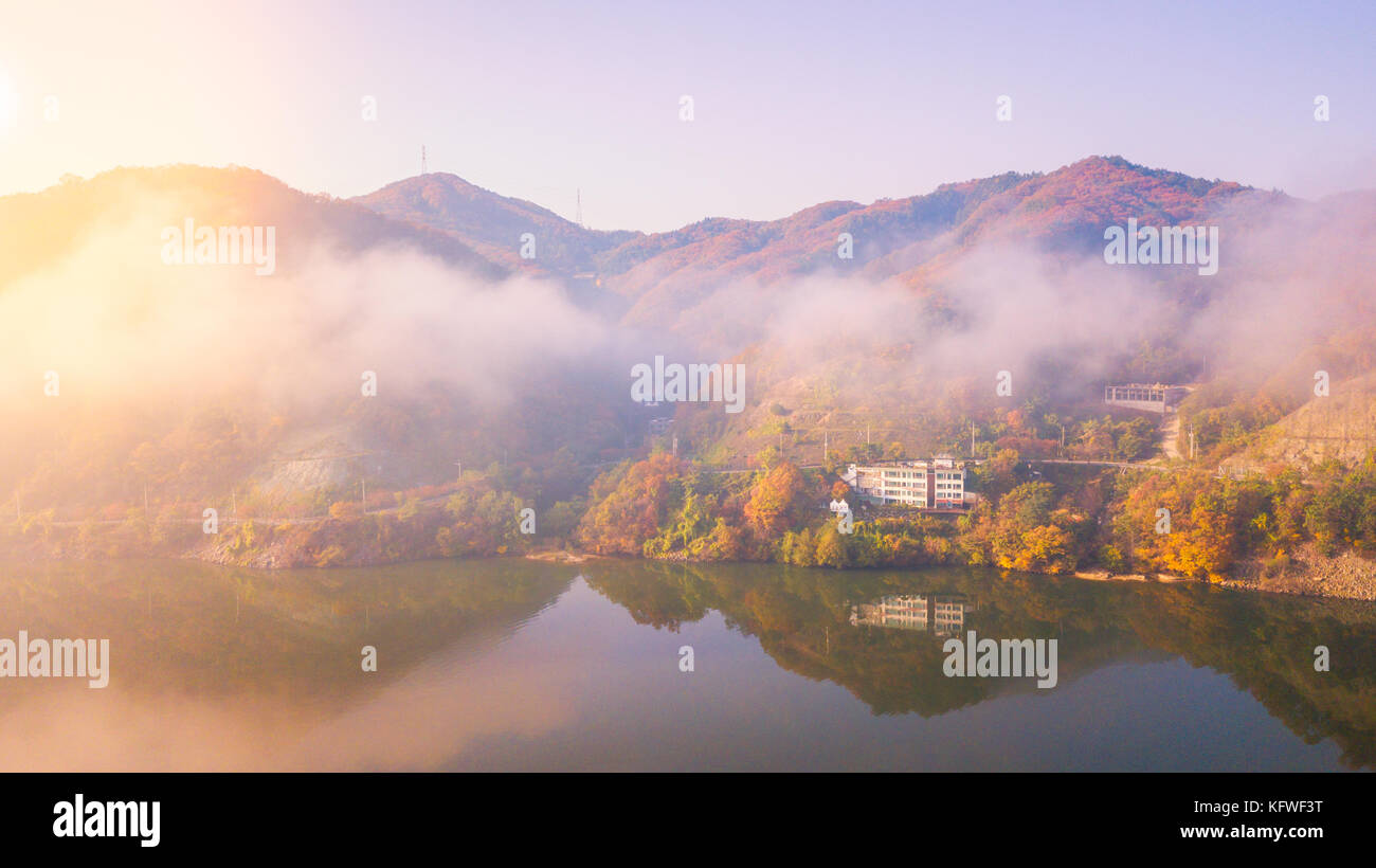 Luftaufnahme. Sonnenaufgang im Herbst an der Insel Nami, Seoul Korea Stockfoto