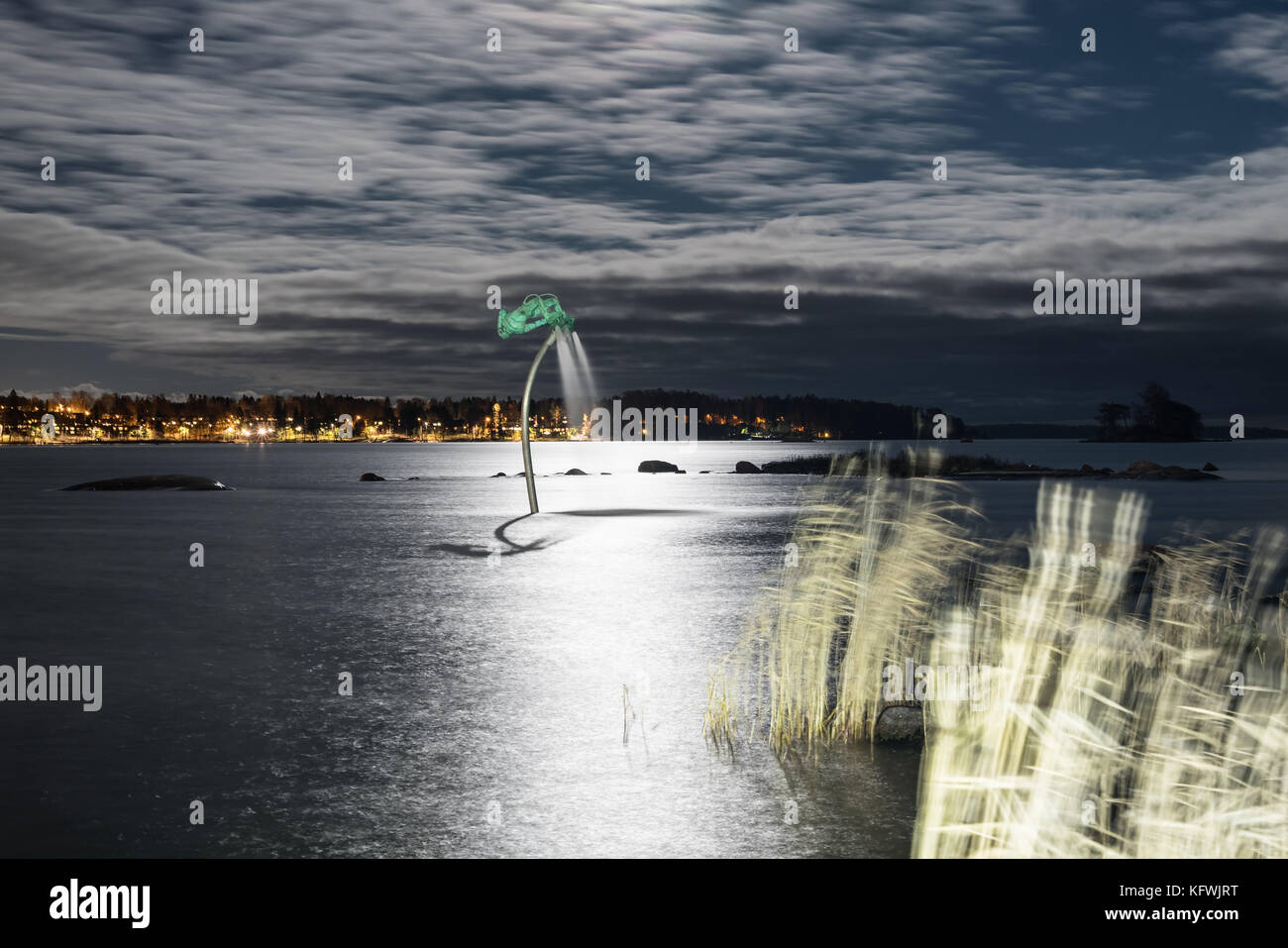 Eine Skulptur mit dem Namen "Free Fall" durch die schwedische Künstlerin Anna Uddenberg, Stockfoto