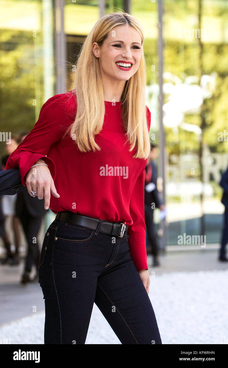 Rom, Italien. November 2017. Michelle Hunziker besucht die Fotozelle "Doppia Difesa - Uccisa in attesa di giudizio" während des 12. Rom Film Festes im Auditorium Parco della Musica am 1. November 2017 in Rom, Italien. Quelle: Geisler-Fotopress/Alamy Live News Stockfoto