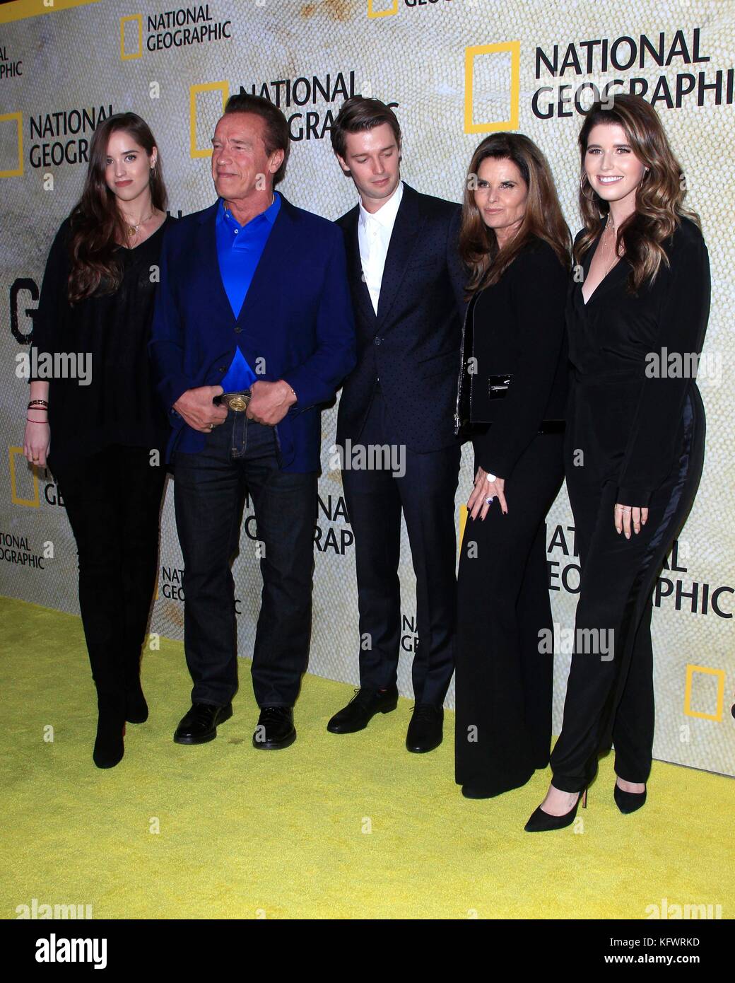 Los Angeles, CA, USA. 30. Oktober 2017. Christina Schwarzenegger, Arnold Schwarzenegger, Patrick Schwarzenegger, Maria Shriver, Katherine Schwarzenegger bei Ankunftserscheinen für National Geographic's THE LONG ROAD HOME Premiere, Royce Hall, Los Angeles, CA 30. Oktober 2017. Quelle: Priscilla Grant/Everett Collection/Alamy Live News Stockfoto