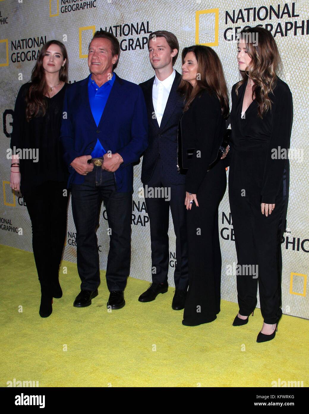 Los Angeles, CA, USA. 30. Oktober 2017. Christina Schwarzenegger, Arnold Schwarzenegger, Patrick Schwarzenegger, Maria Shriver, Katherine Schwarzenegger bei Ankunftserscheinen für National Geographic's THE LONG ROAD HOME Premiere, Royce Hall, Los Angeles, CA 30. Oktober 2017. Quelle: Priscilla Grant/Everett Collection/Alamy Live News Stockfoto