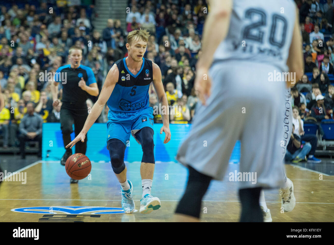 Berlin, Deutschland. November 2017. Niels Giffey (#5, ALBA), DE, Berlin, 01.11.2017, Basketball EuroCup: Alba Berlin vs Lietuvos Rytas Vilnius, Credit: Uwe Koch/Alamy Live News Stockfoto