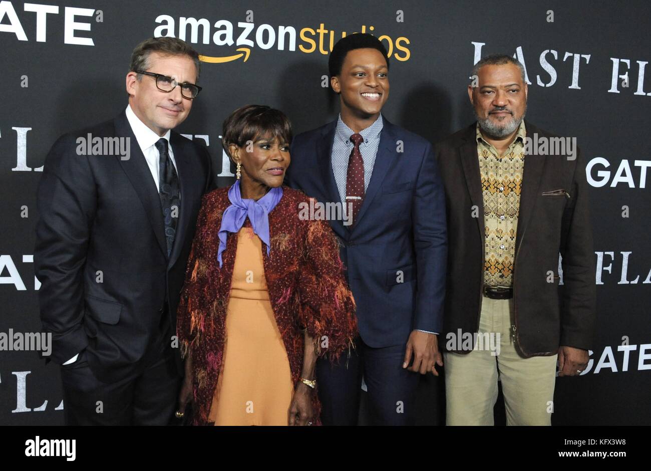 Los Angeles, CA, USA. November 2017. Steve Carell, Cicely Tyson, J. Quinton Johnson, Lawrence Fishburne at Arrivals for LAST FLAG FLIEGEN Premiere, Directors Guild of America (DGA) Theater, Los Angeles, CA 1. November 2017. Quelle: Dee Cercone/Everett Collection/Alamy Live News Stockfoto