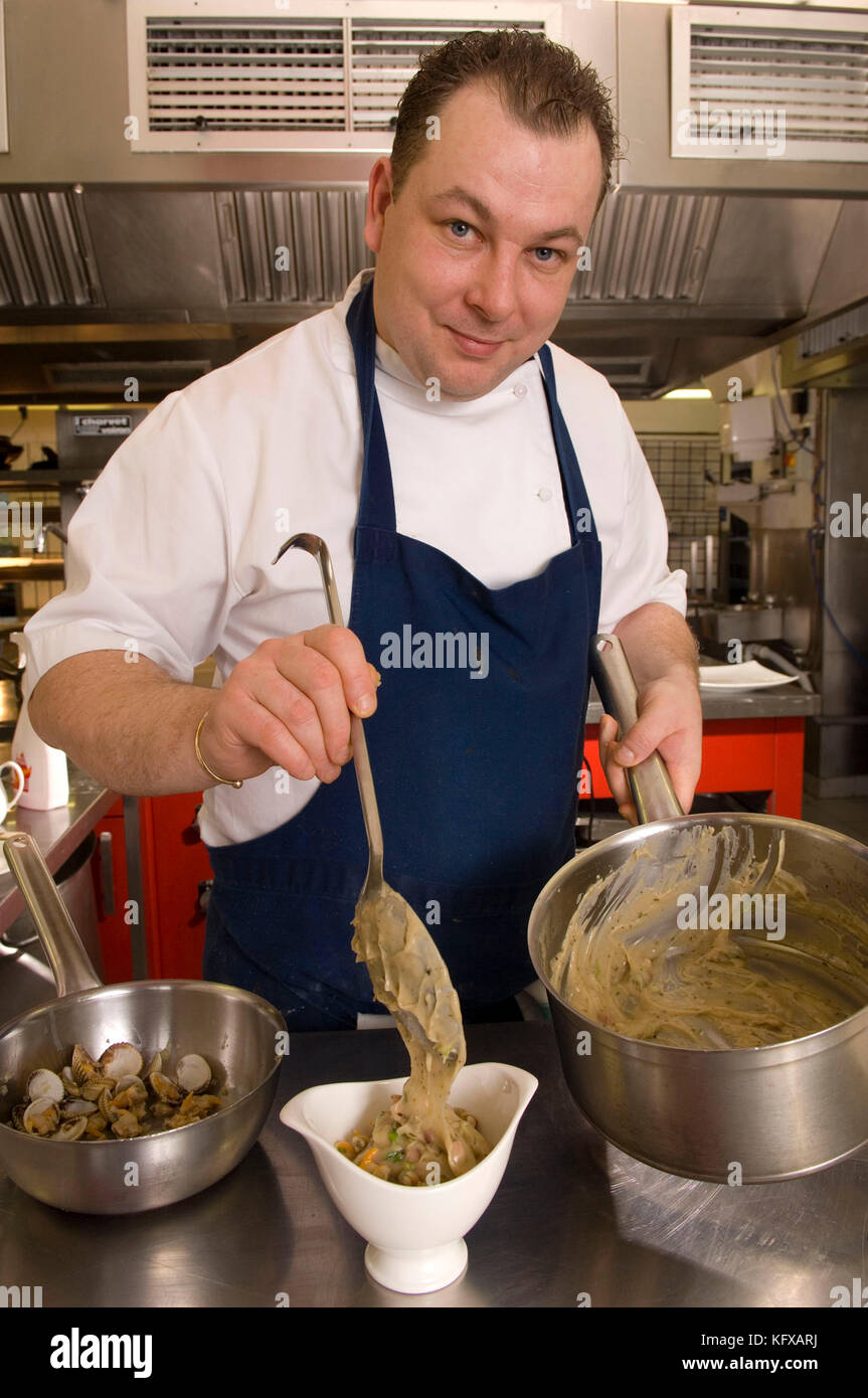 Chef Nigel Godwin im Gleichgewicht Restaurant, Fawsley Hall Hotel & Spa, Daventry, Northamptonshire. Stockfoto