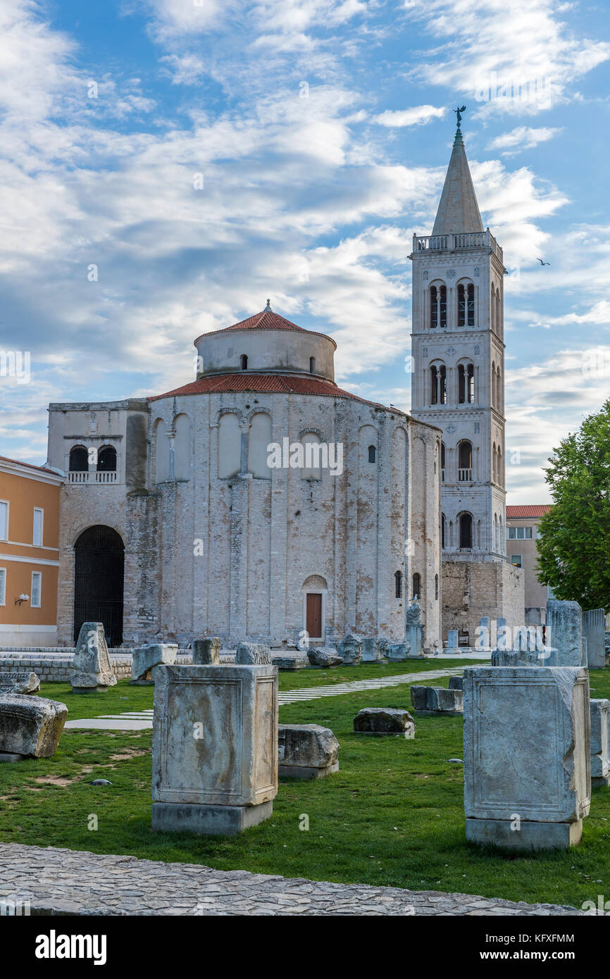 St. Donatus Kirche und Glockenturm der Kathedrale St. Anastasia, Zadar, Dalmatien, Kroatien, Europa. Stockfoto