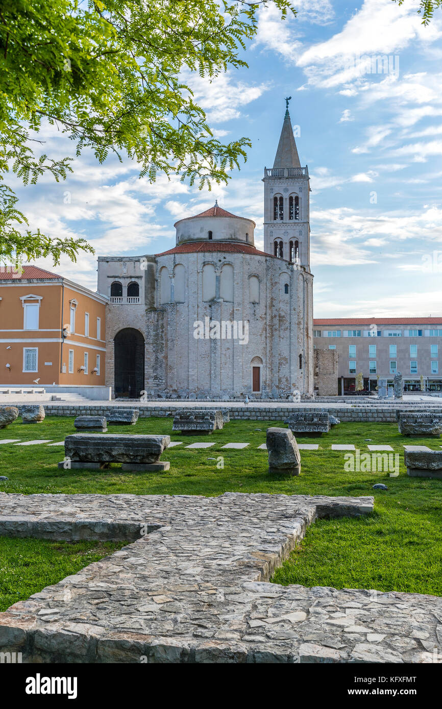 St. Donatus Kirche und Glockenturm der Kathedrale St. Anastasia, Zadar, Dalmatien, Kroatien, Europa. Stockfoto