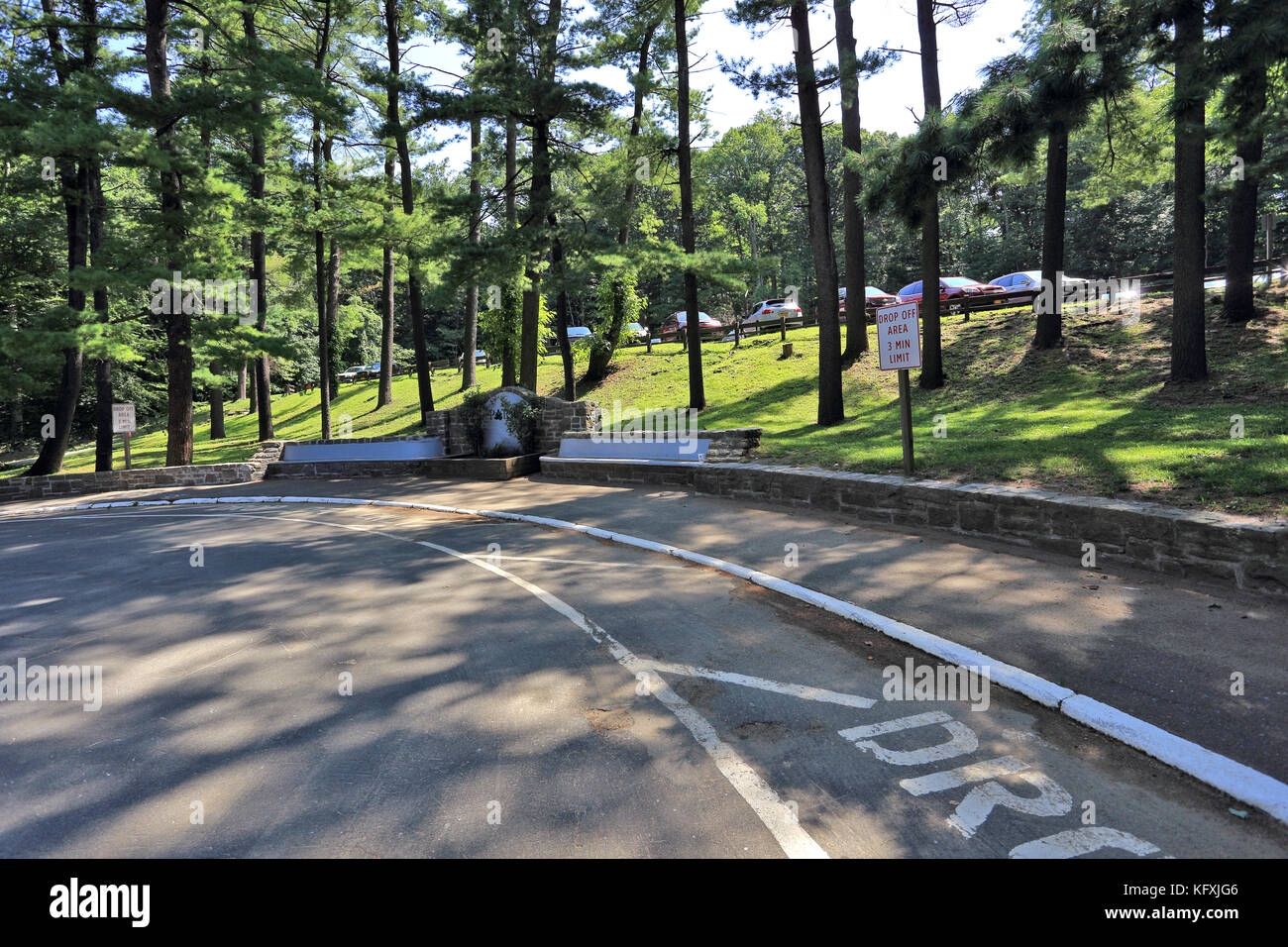 Der Passagier drop off Bereich Tibbetts Brook Park Yonkers, New York Stockfoto
