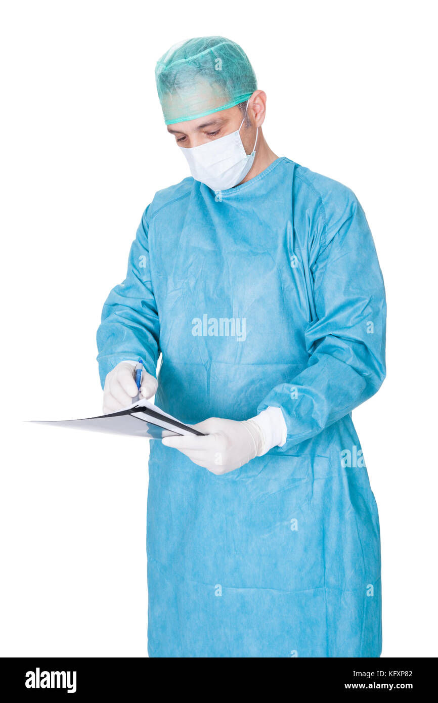Porträt des Arztes im Betrieb Kleid schreiben auf Ordner, Isolated On White Background Stockfoto