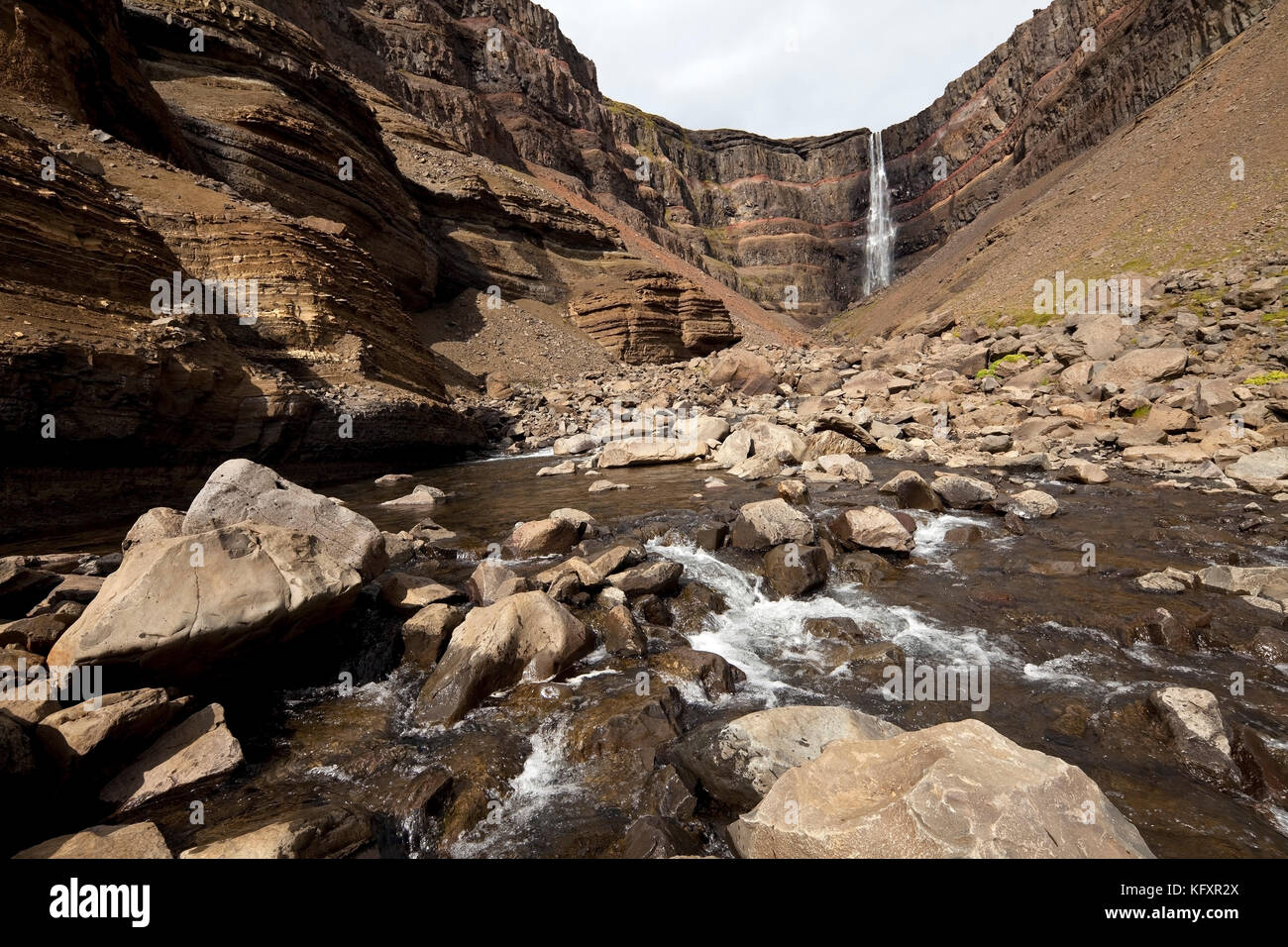 Wasserfall Hengifoss, East Island, Insel Stockfoto