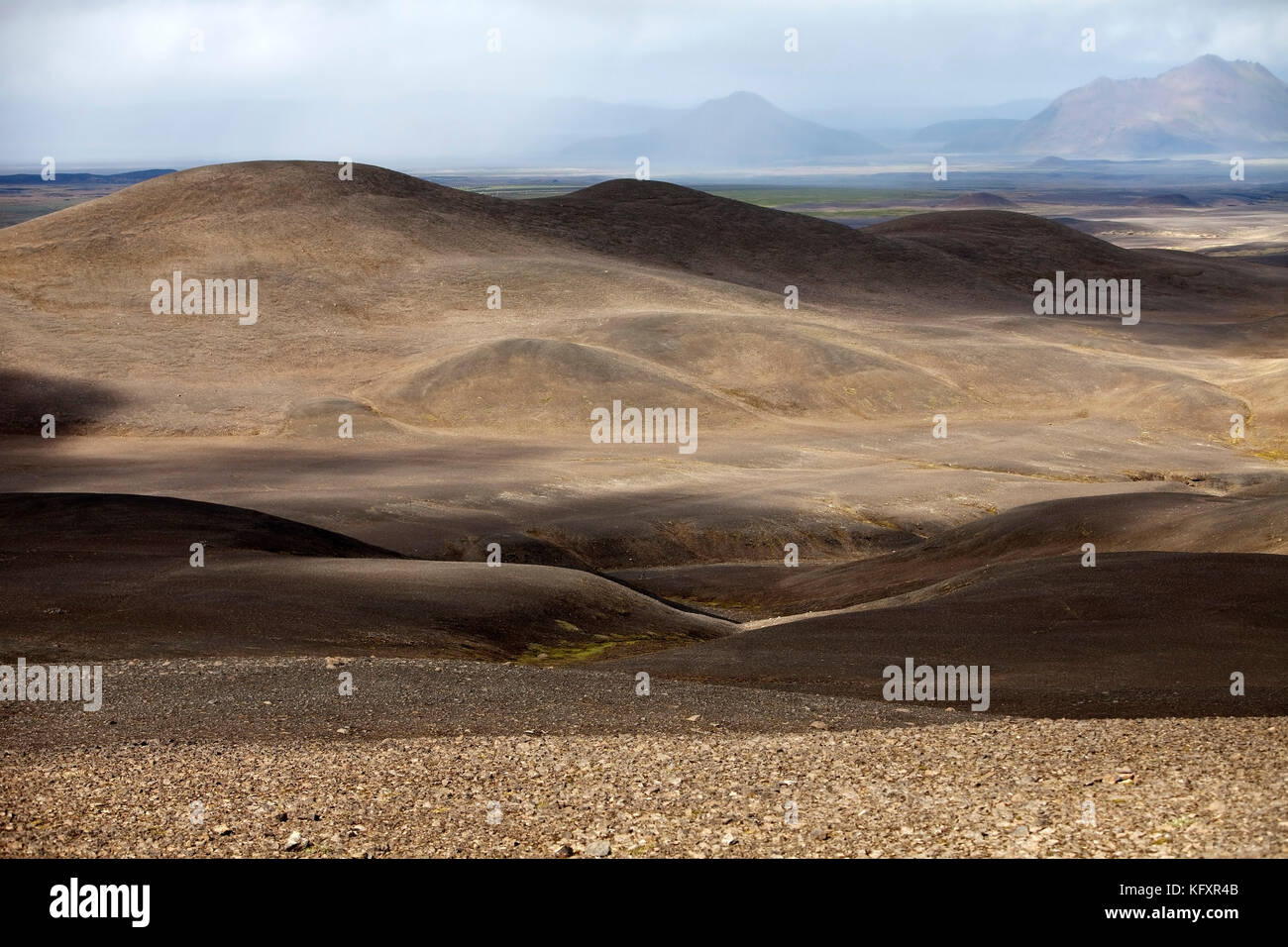 Wüstenhaft, bergige Landschaft mit Licht und Schatten, moedrudalsfjalsfjallgardur, Highlands, Insel Stockfoto
