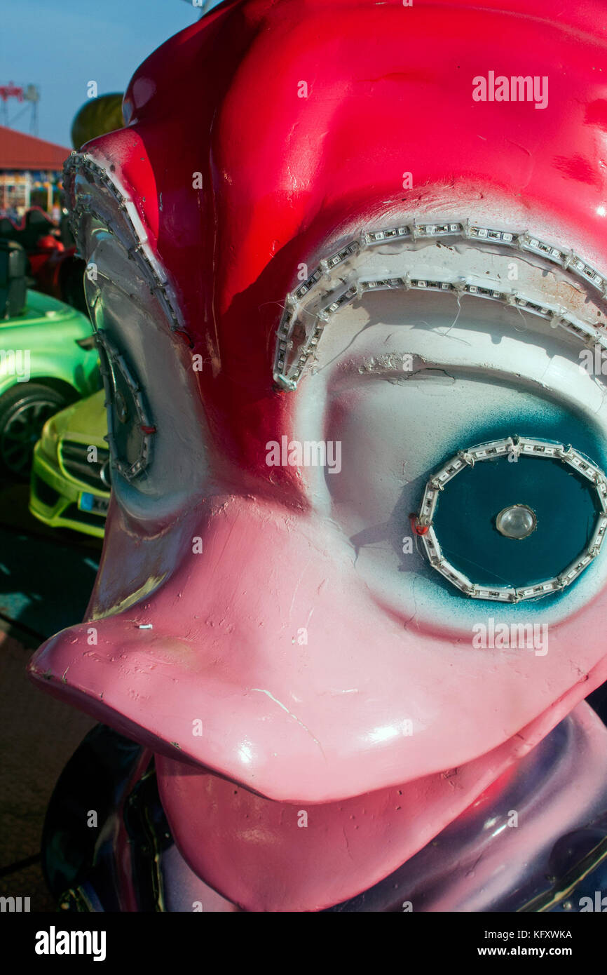 Auto auf einer Merry go round stehen leer in einem Vergnügungspark auf Ko pech Insel in Phnom Penh, Kambodscha. Stockfoto