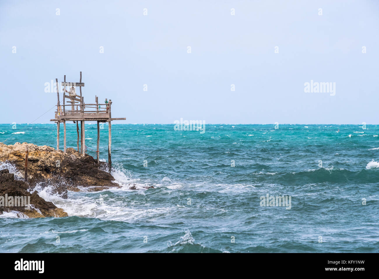 Die traditionelle Fischerei Tower, Vieste und den Gargano Nationalpark. Italien. Stockfoto