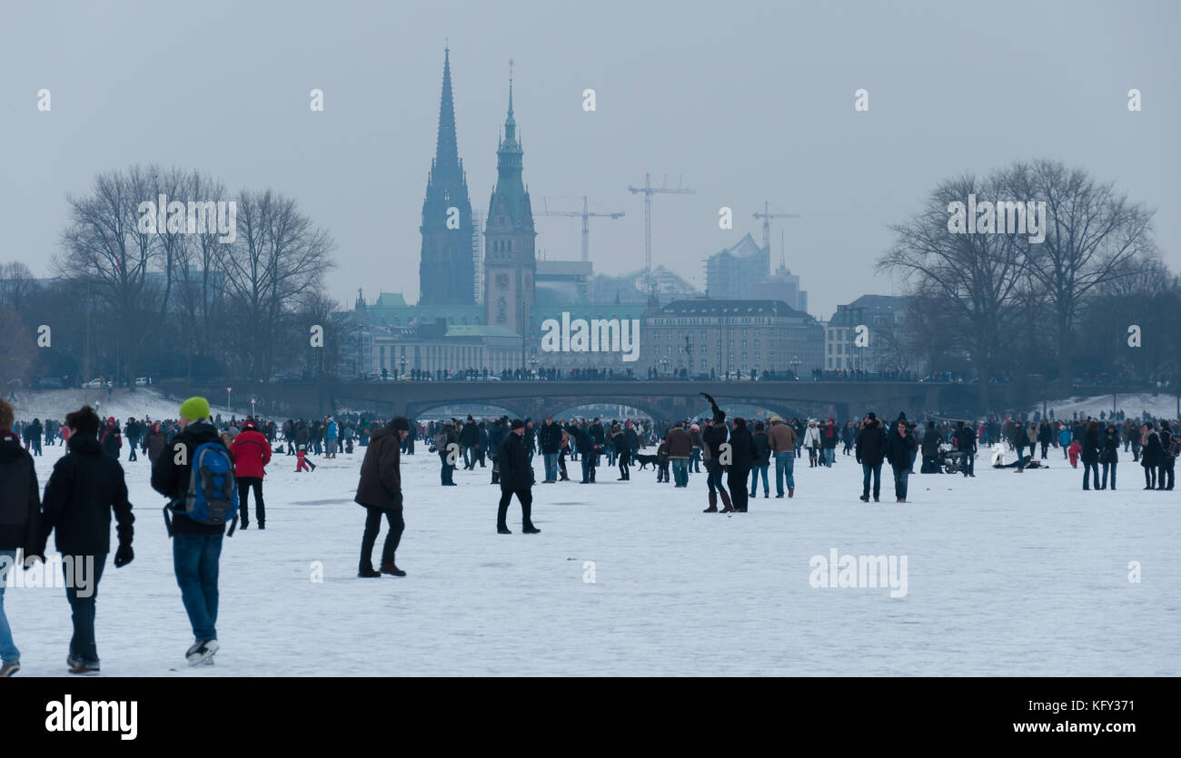 Deutschland, Hamburg, Aussenalster im Winter Eis bedeckt Stockfoto