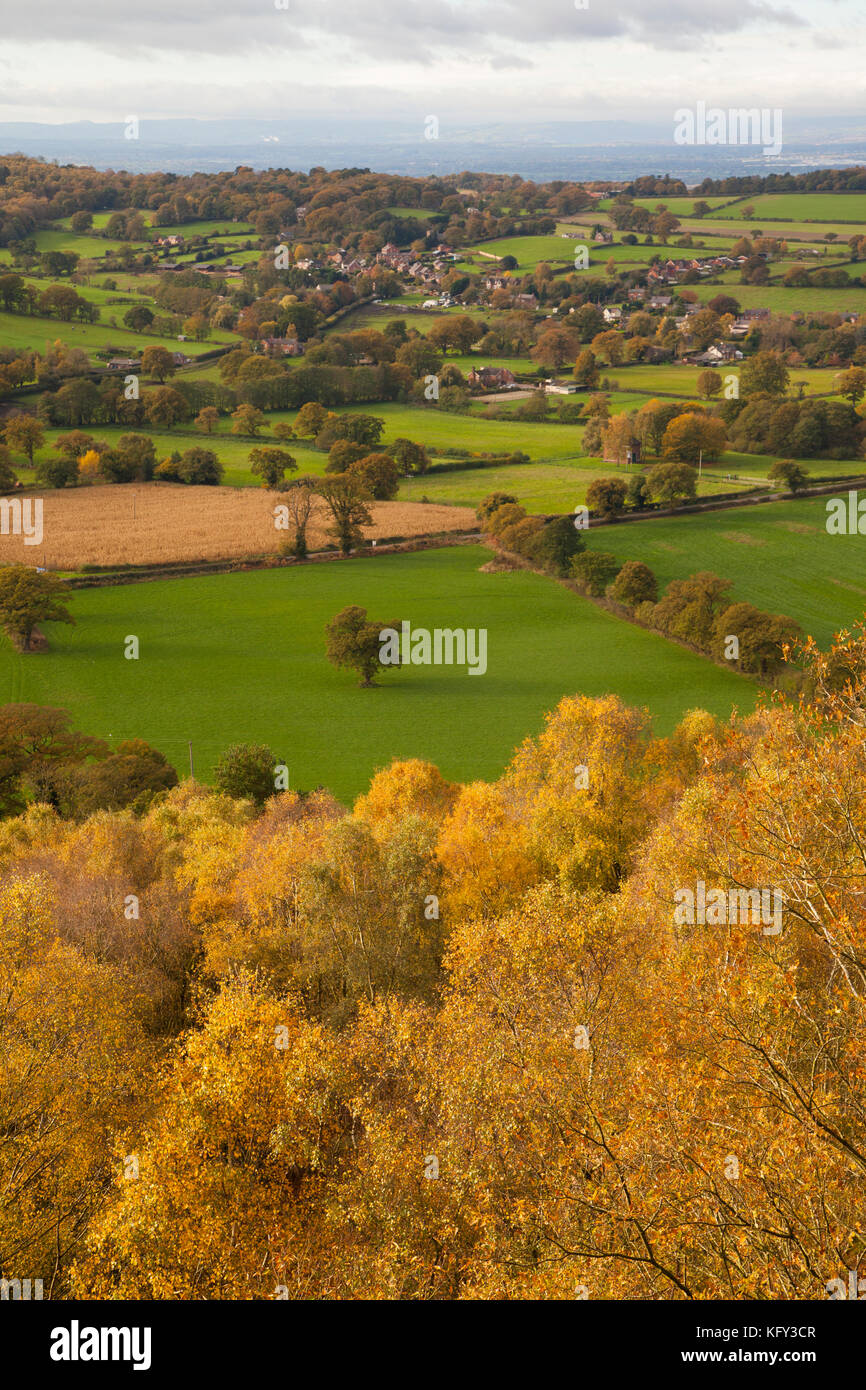 Herbst Blick auf die Cheshire Plain aus dem Bickerton Hügel Abschnitt der Sandstone Trail, der von Whitchurch Shropshire Frodsham Cheshire Stockfoto