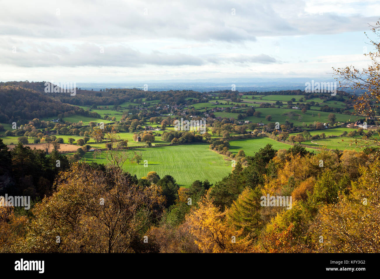 Ansicht des Cheshire Plain aus dem Bickerton Hügel Abschnitt aus Sandstein Trail, der zwischen Whitchurch in Shropshire und Frodsham in Cheshire Stockfoto
