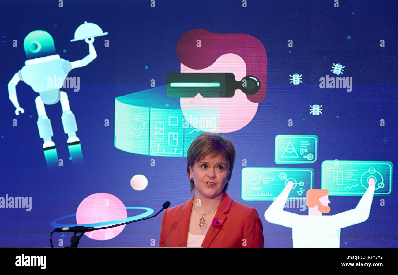 Die erste Ministerin Nicola Sturgeon hält eine Rede vor dem Start-up Summit, einer jährlichen Veranstaltung, die sich mit dem Wachstum neuer Unternehmen befasst, in den Assembly Rooms in Edinburgh. Stockfoto