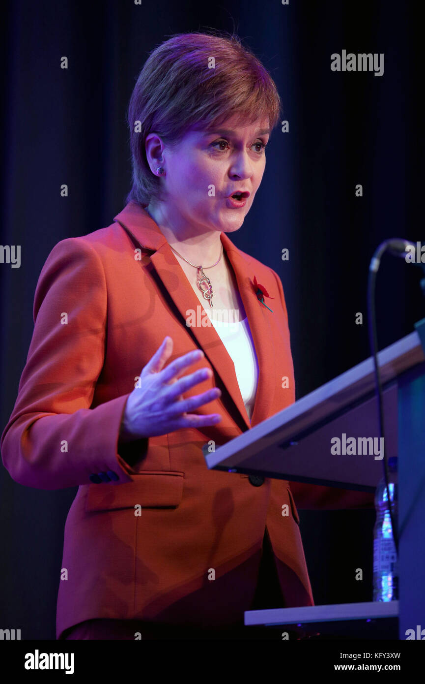 Die erste Ministerin Nicola Sturgeon hält eine Rede vor dem Start-up Summit, einer jährlichen Veranstaltung, die sich mit dem Wachstum neuer Unternehmen befasst, in den Assembly Rooms in Edinburgh. Stockfoto