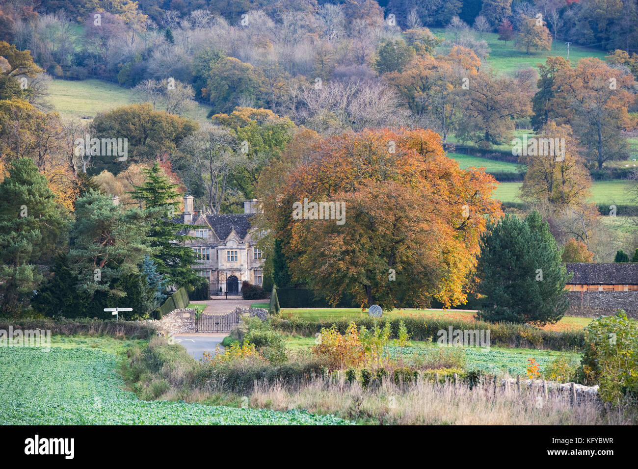 Upper Slaughter Manor im Herbst. Upper Slaughter. Cotswolds, Gloucestershire, England Stockfoto