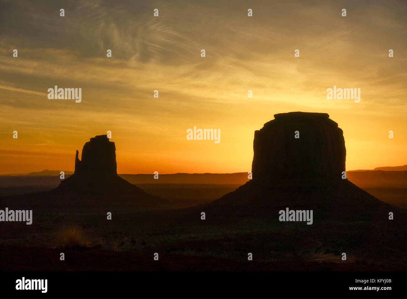 Die fäustlinge, Mesa, Red Rock am Monument Valley, Navajo Tribal Park, Arizona usa Stockfoto
