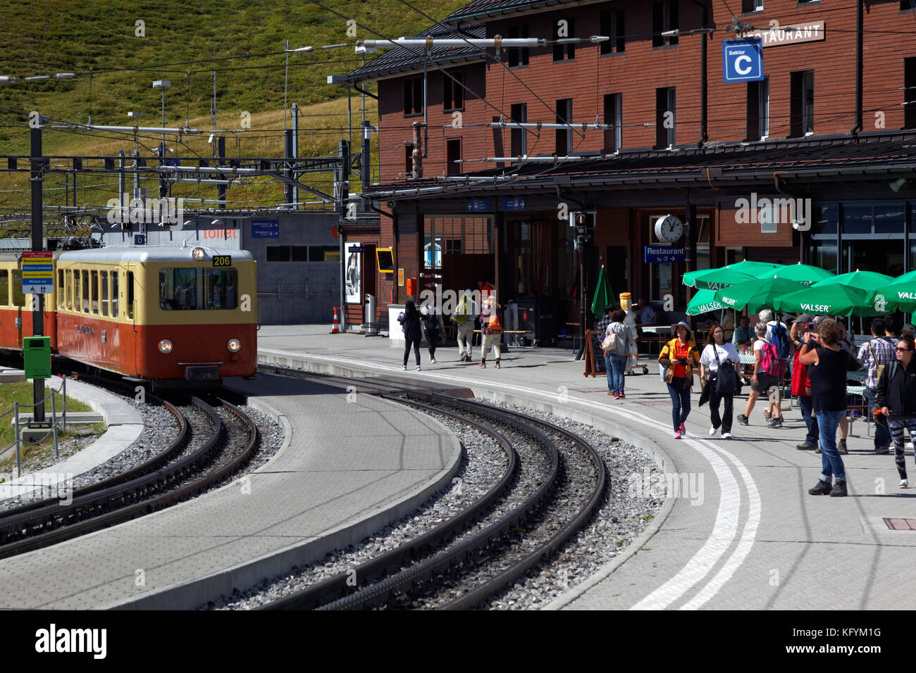 Bahnhof und Bahngleise in kleine Scheidegg, Berner Oberland, Schweiz Stockfoto