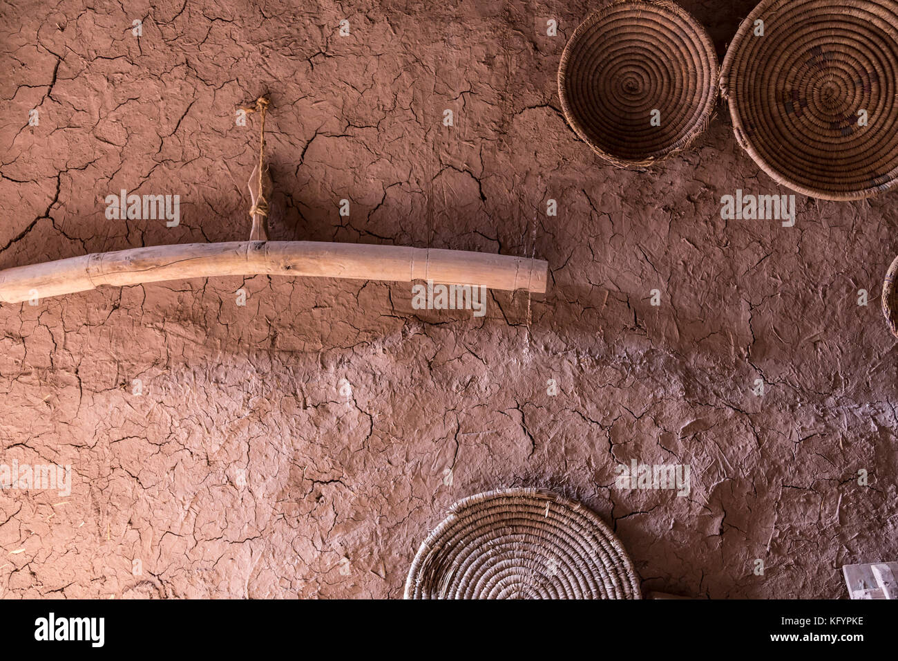 Ait Ben Haddou - Marokko, 17. Oktober, 2017: erhaltenen Interieur des Hauses in der AIT-ben-haddou. das Ksar ist ein Pre-saharan traditionellen Siedlung dwel Stockfoto