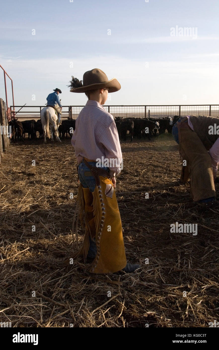 Ein junger Cowboy Chaps und COWBOYHUT Stockfoto