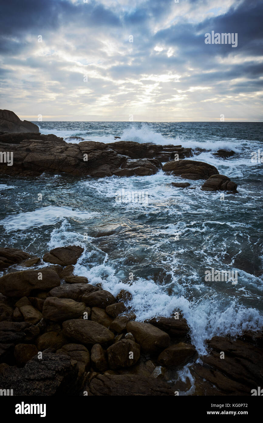 Die felsige Küste von Finistere Bretagne Frankreich. Stockfoto