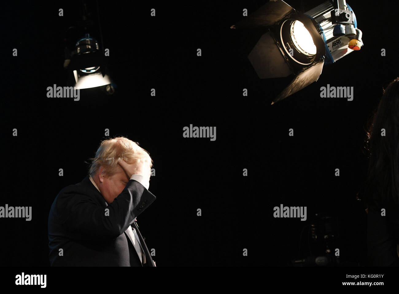 Außenminister Boris Johnson besucht das London College of Communication, wo er den „internationalen Tag zur Beendigung der Straflosigkeit für Verbrechen gegen Journalisten“ markierte. Stockfoto