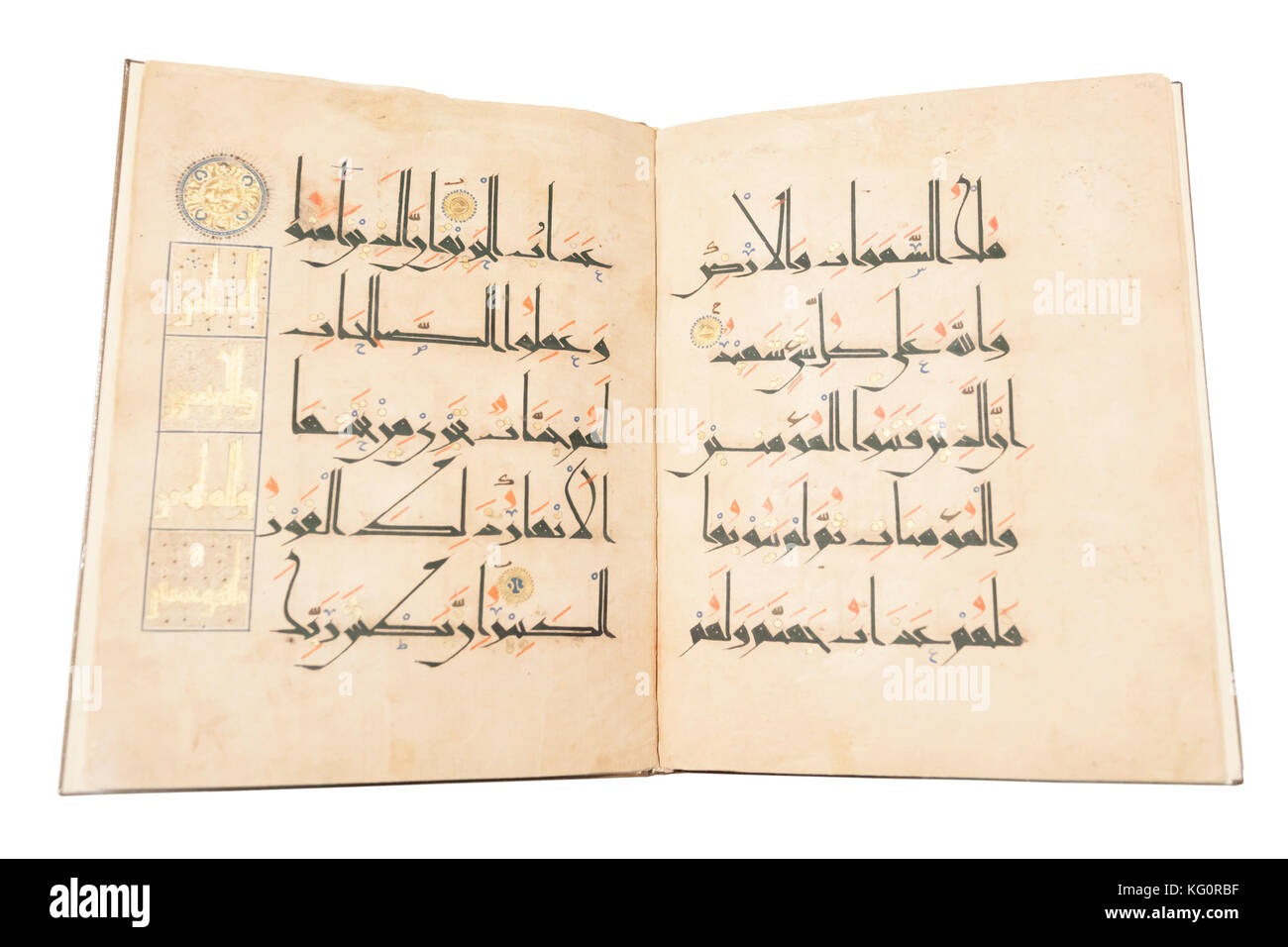 Alte quran Buch auf weißem Hintergrund Stockfoto
