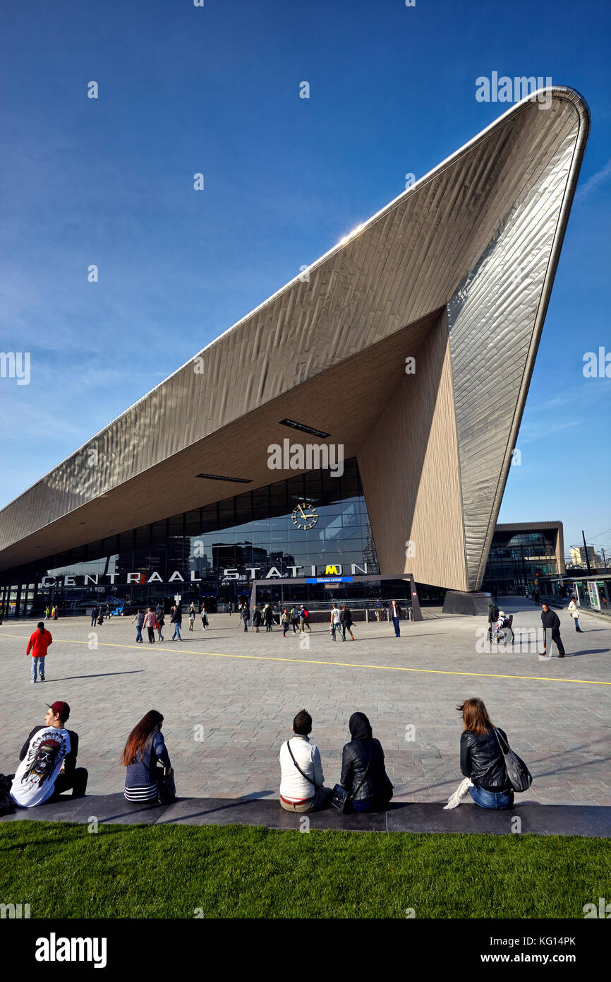 Hauptbahnhof Rotterdam vom Architekten Sybolt van Ravesteyn entwickelt, bekannt als 'Haaienbek' (Haie Mund) Stockfoto