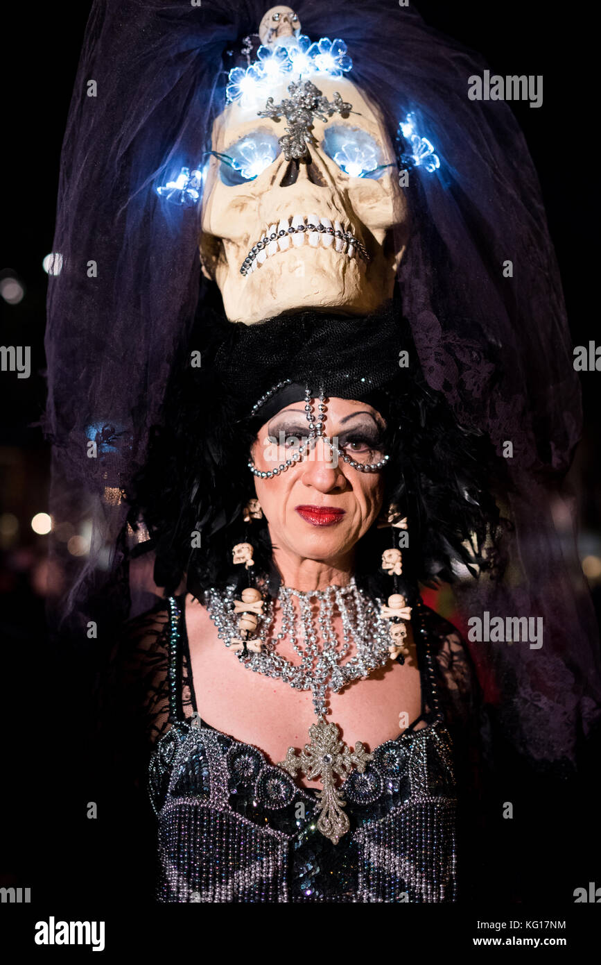 LOS ANGELES - 31. Oktober: Halloween Parade in West Hollywood. Oktober 31, 2017 in Los Angeles, CA Stockfoto