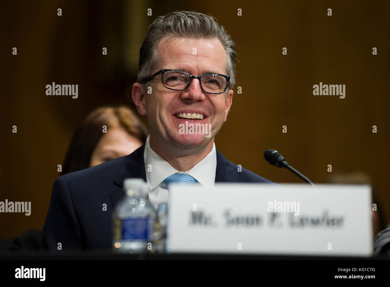 Sean s. Lawler, von Maryland, erscheint bei seiner Anhörung zum Chef des Protokolls, und der Rang eines Botschafters zu haben während seines Besitzes, vor dem Senat der Vereinigten Staaten des Komitees für Auswärtige Beziehungen auf dem Capitol Hill in Washington DC am 1. November 2017. Quelle: Alex Edelman/cnp - keine Leitung Service · Foto: Alex Edelman/konsolidierte/dpa Stockfoto