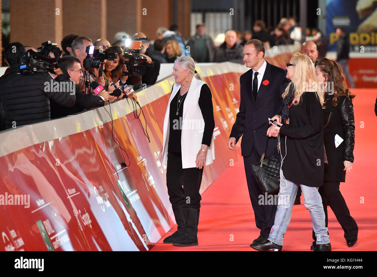 Rom, Italien. 02 Nov, 2017. Rom Kino fest 2017. Rom kino Party. Roter Teppich Vanessa Redgrave. Im Bild: Vanessa Redgrave mit ihrem Sohn Carlo Gabriel nero Credit: unabhängige Fotoagentur/alamy leben Nachrichten Stockfoto