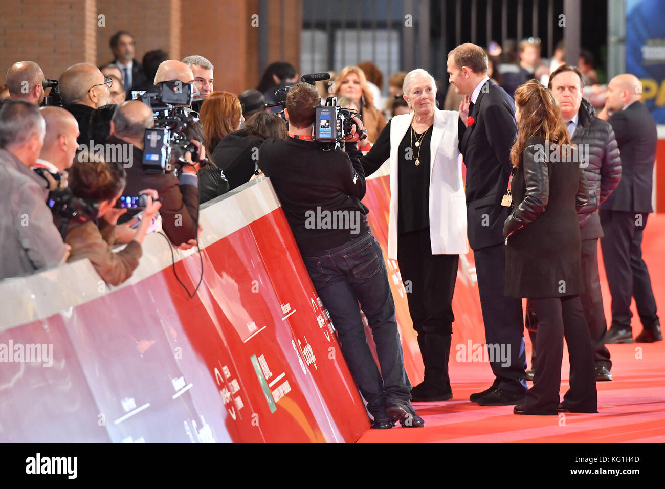 Rom, Italien. 02 Nov, 2017. Rom Kino fest 2017. Rom kino Party. Roter Teppich Vanessa Redgrave. Im Bild: Vanessa Redgrave mit ihrem Sohn Carlo Gabriel nero Credit: unabhängige Fotoagentur/alamy leben Nachrichten Stockfoto