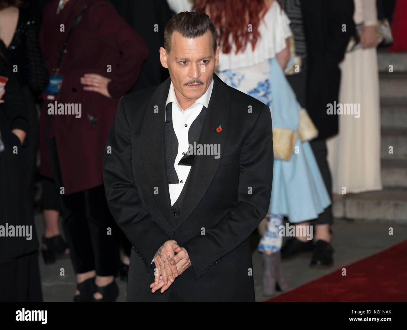 London, Großbritannien. 02 Nov, 2017. Johnny Depp nimmt an Mord im Orient Express Weltpremiere - London, England (02.11.2017) | Verwendung der weltweiten Kredit: dpa Picture alliance/alamy leben Nachrichten Stockfoto