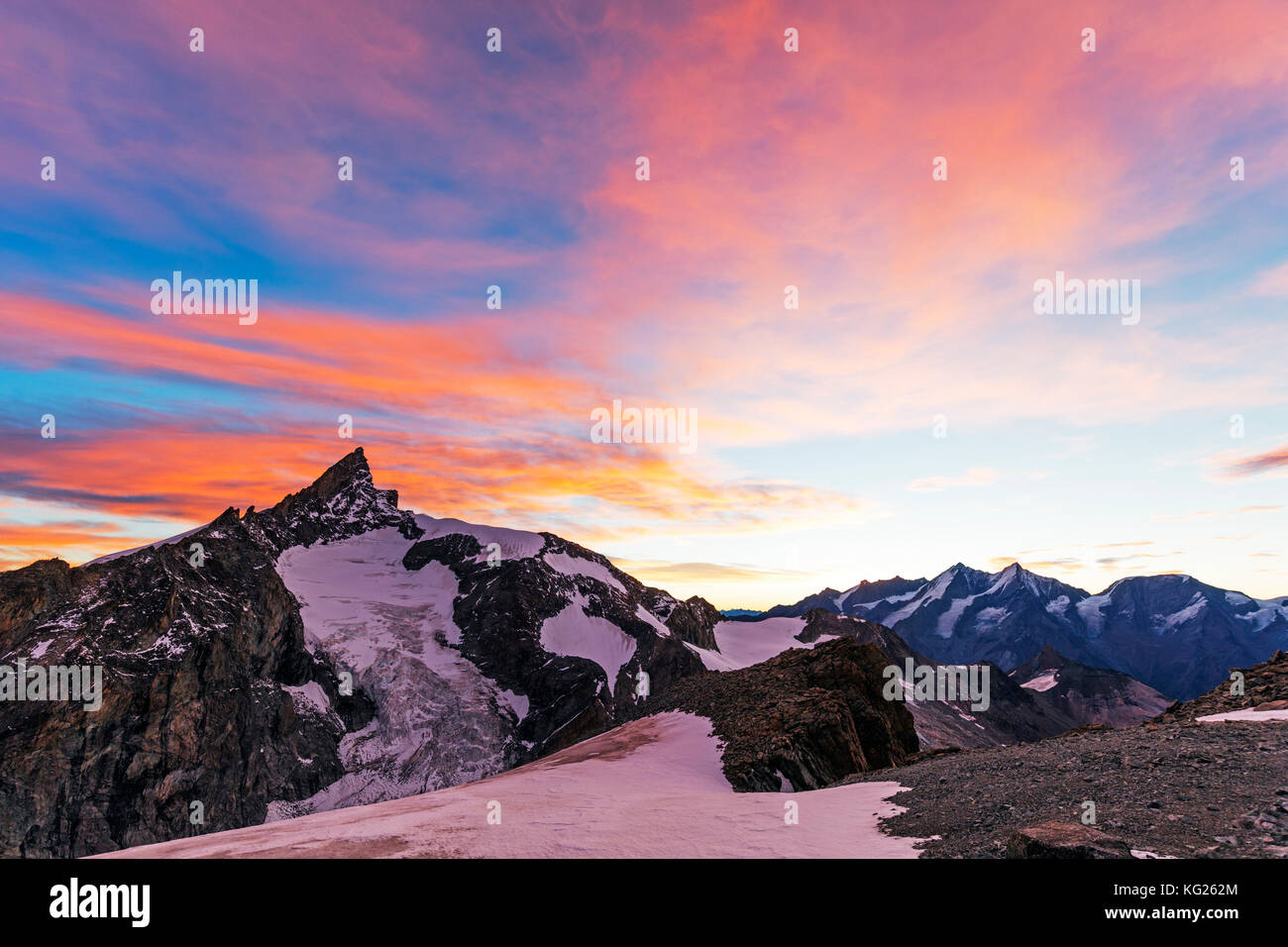Sonnenaufgang Blick auf zinalrothorn, 4421 m, von Ober Gabelhorn, 4063 m, Zermatt, Wallis, Schweizer Alpen, Schweiz, Europa Stockfoto