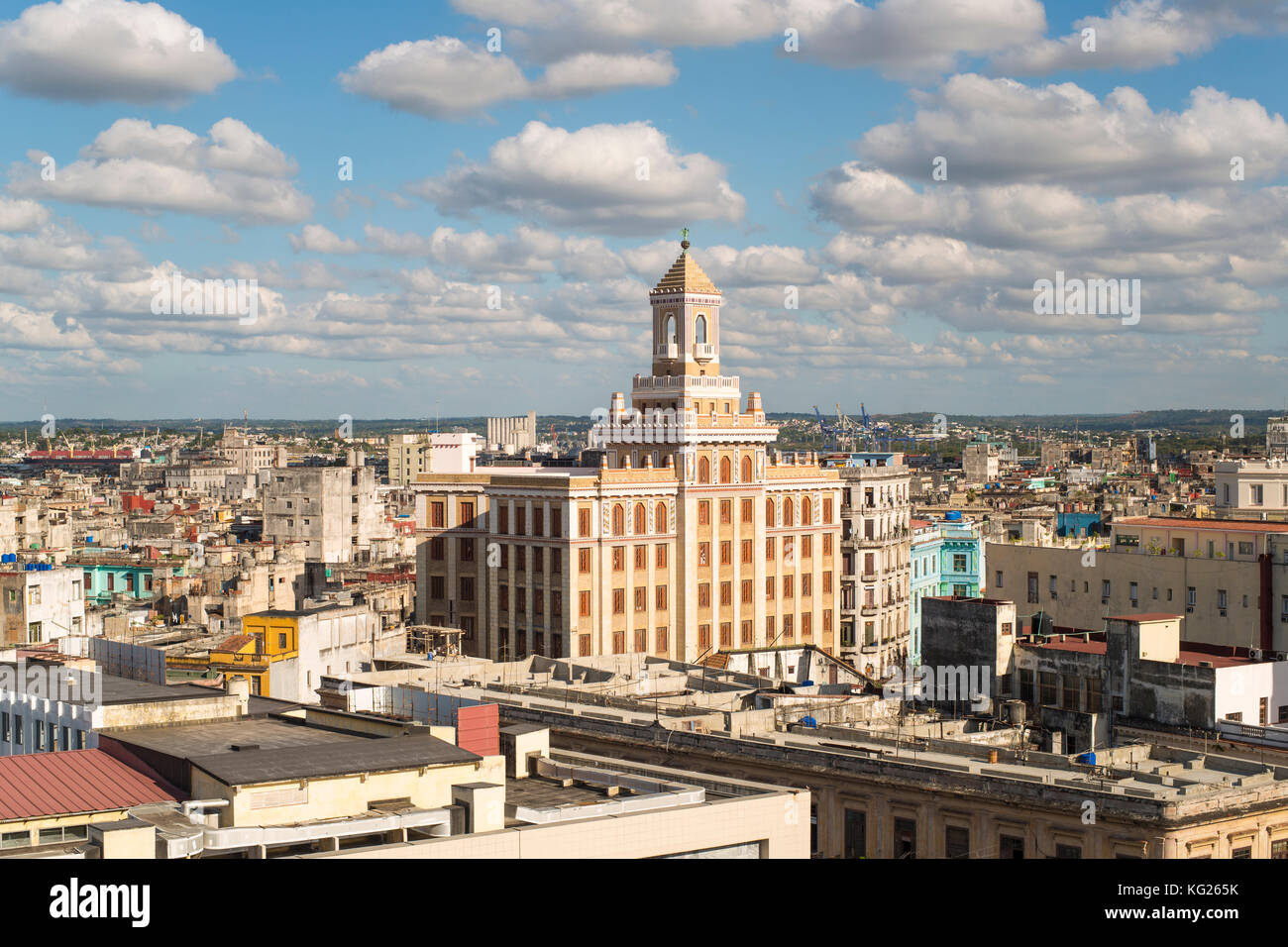Architektur von einem erhöhten Blick in der Nähe des Malecon, Havanna, Kuba, Karibik, Mittelamerika Stockfoto
