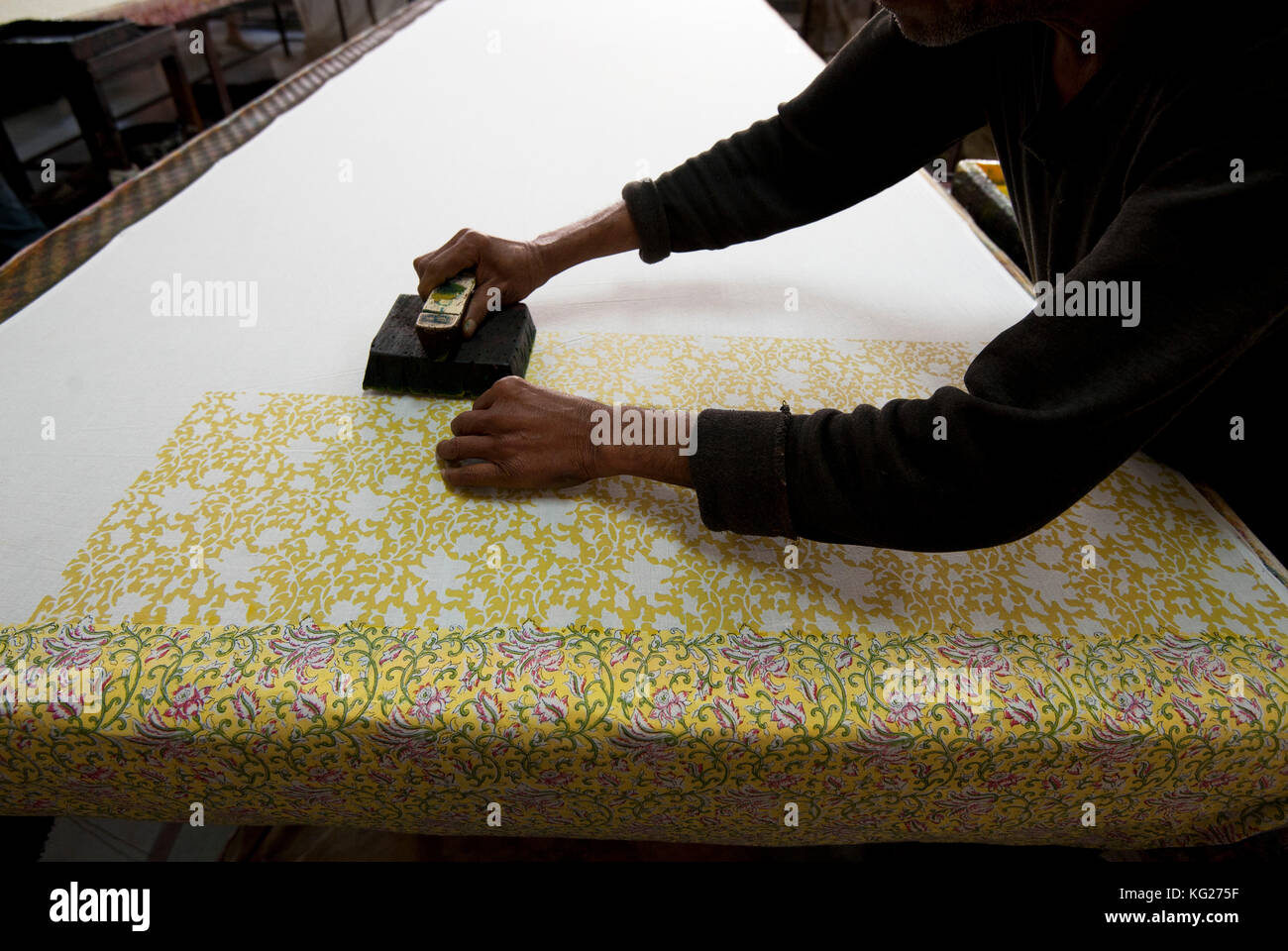 Hand blockieren den Druck auf Baumwollstoff, eine Farbe zu einer Zeit, bagru, Rajasthan, Indien, Asien Stockfoto